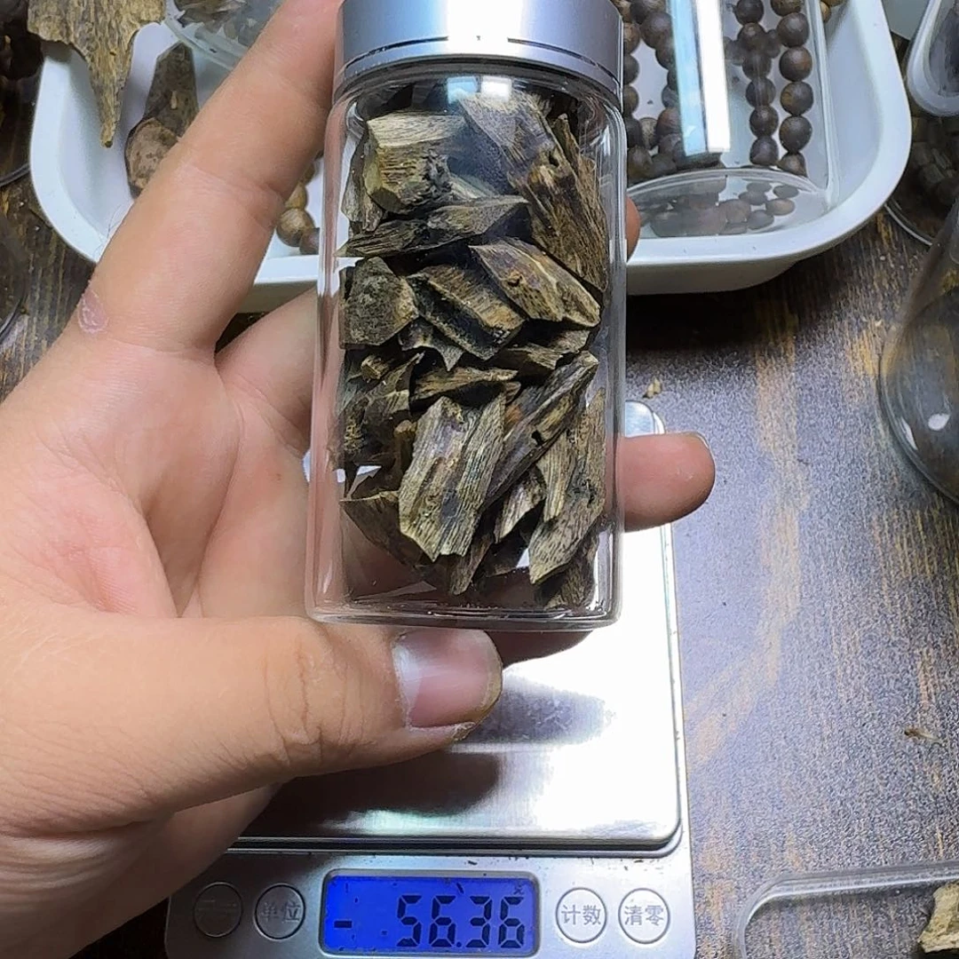 贫***色沉香沉香碎屑透顶绿36克
