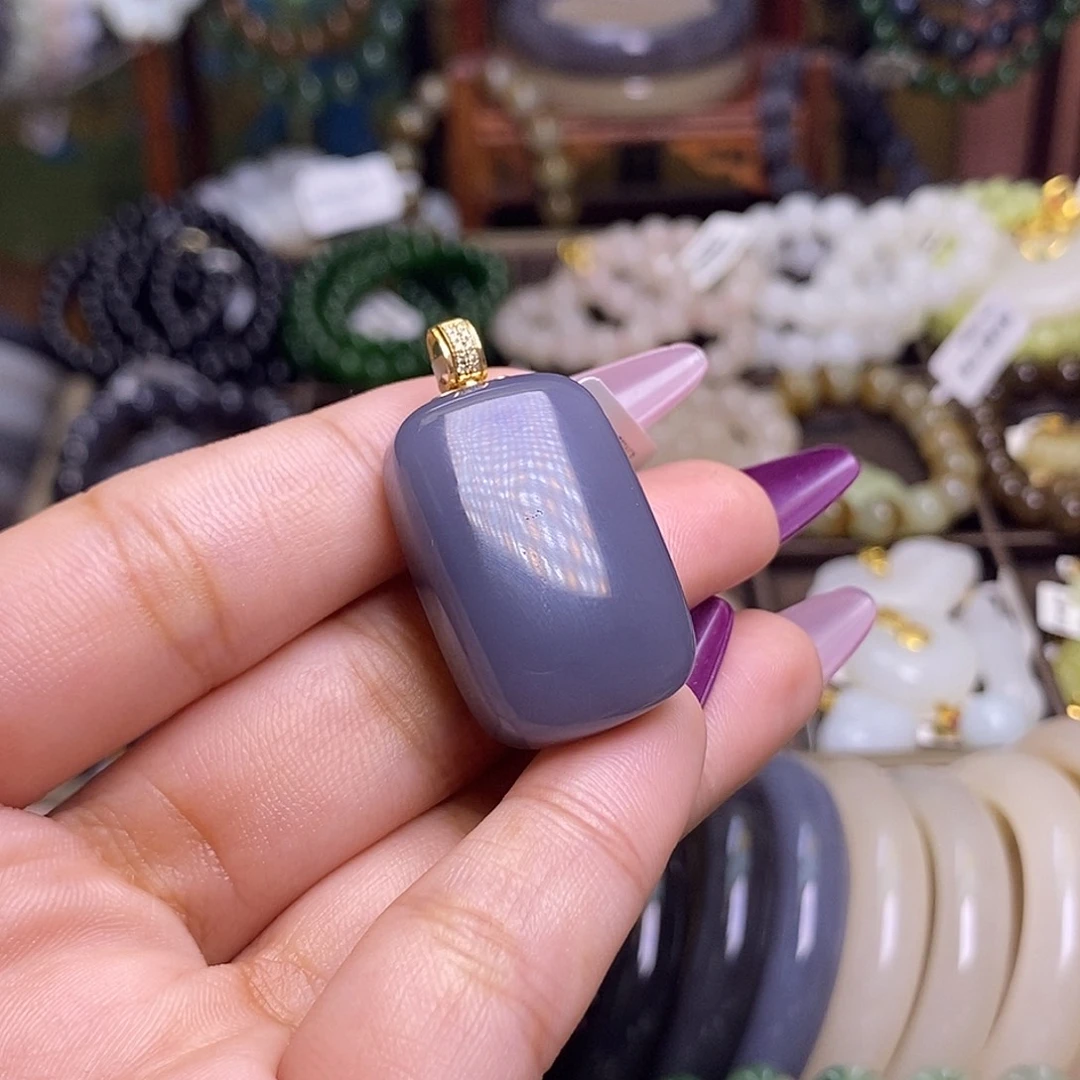 和田玉未镶嵌颈饰浓烟紫金镶无事牌