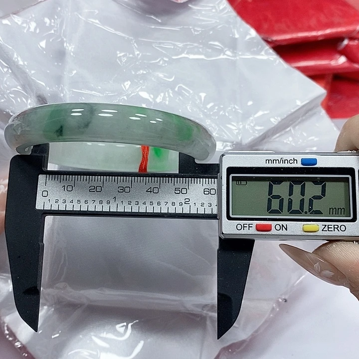 翡翠手镯未镶嵌114、