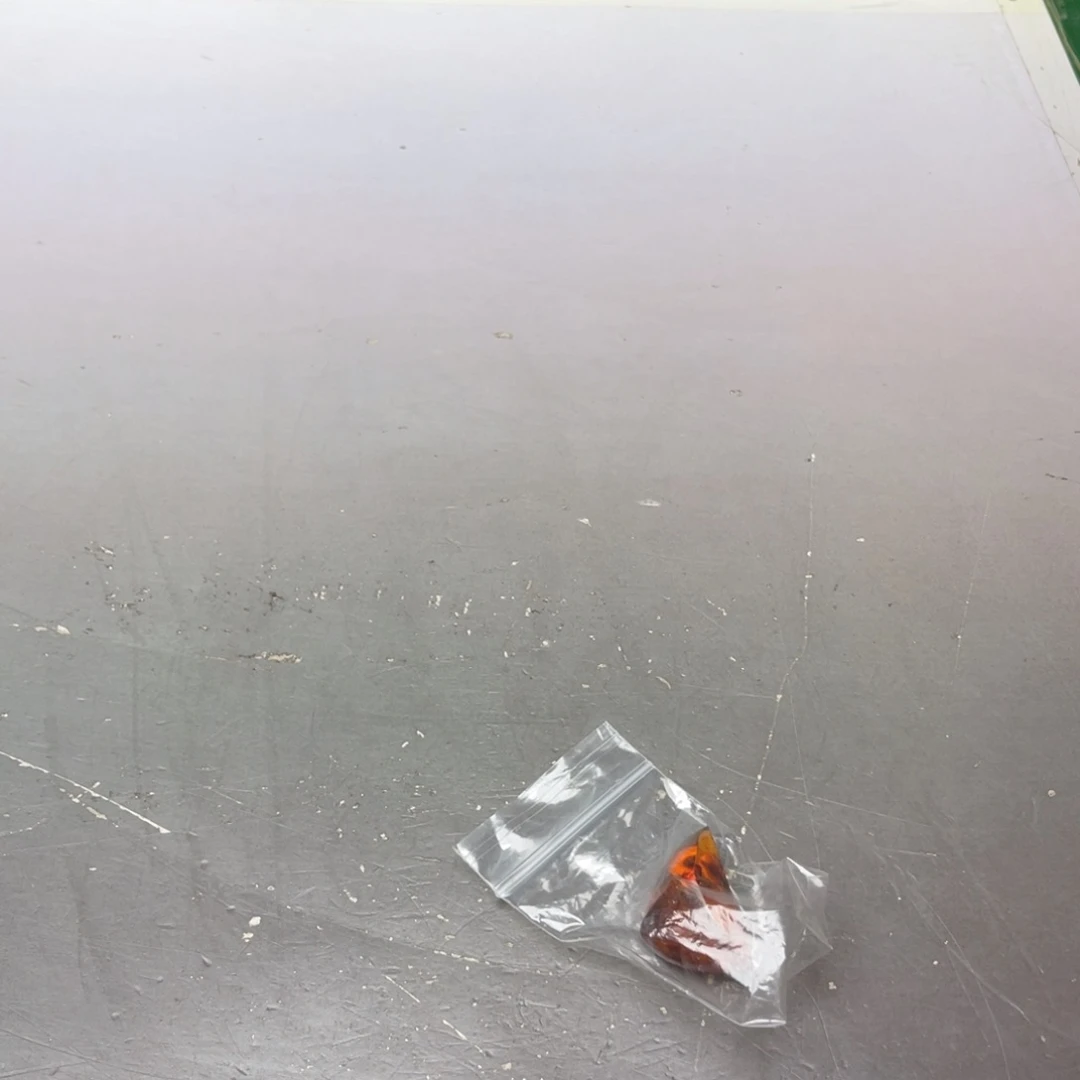 建***馆瓷片密密麻麻地铺满一