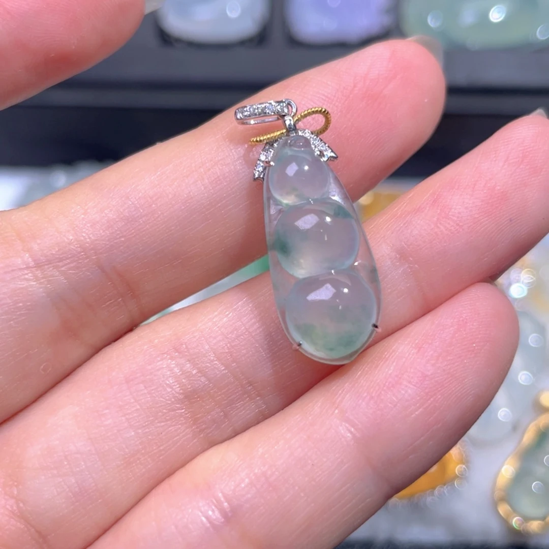 颈饰18K金镶嵌翡翠翡翠