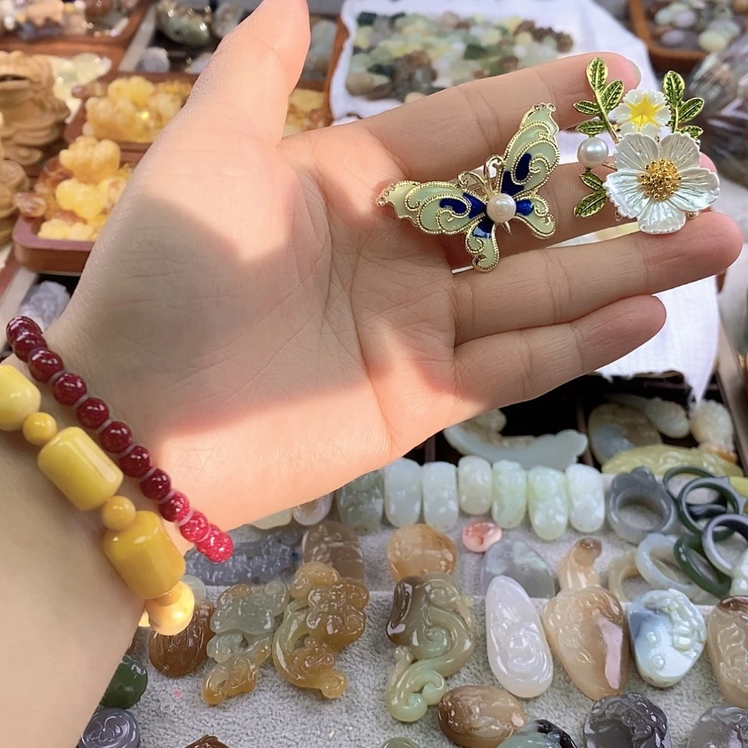 合金胸饰淡水珍珠