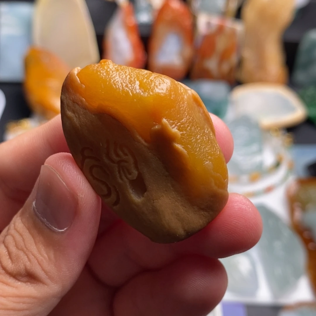 無***辈未镶嵌定制翡翠特色黄翡随形