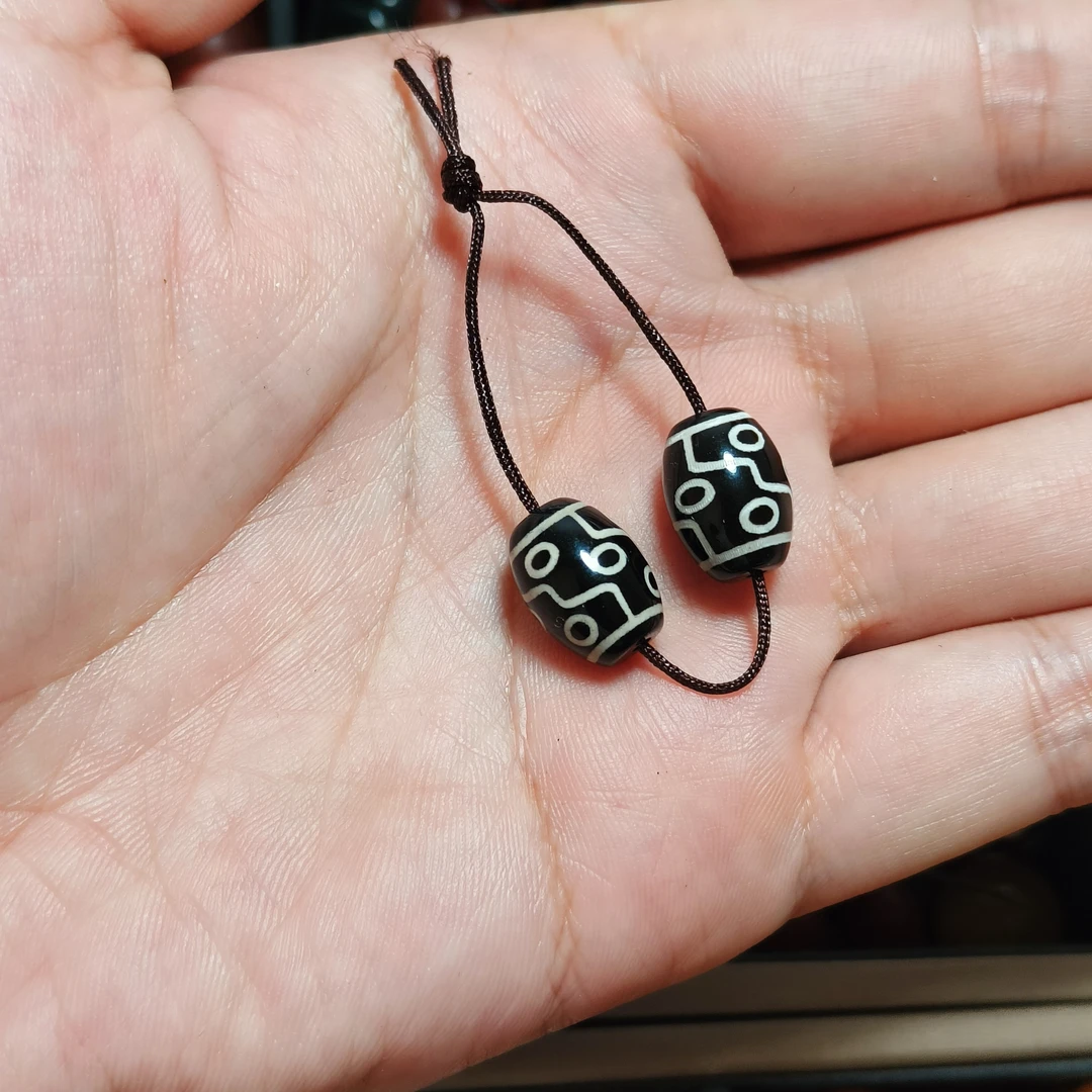 珠宝玉石首饰天然玛瑙珠9眼天珠一对，直径卡10+。多样性发货