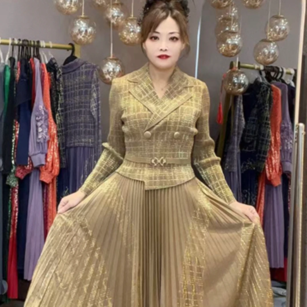 新款褶皱纱连衣裙