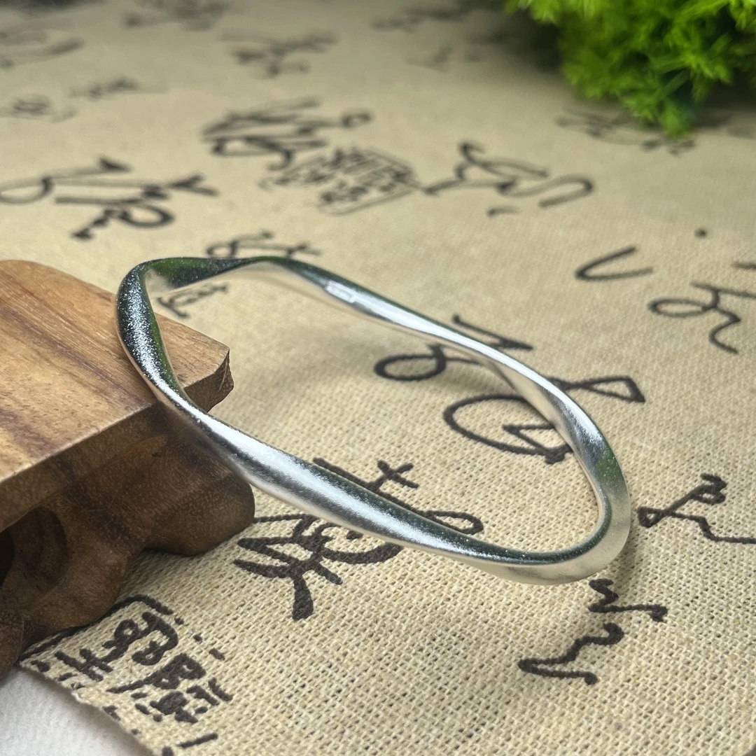 磨砂莫比乌斯镯 130