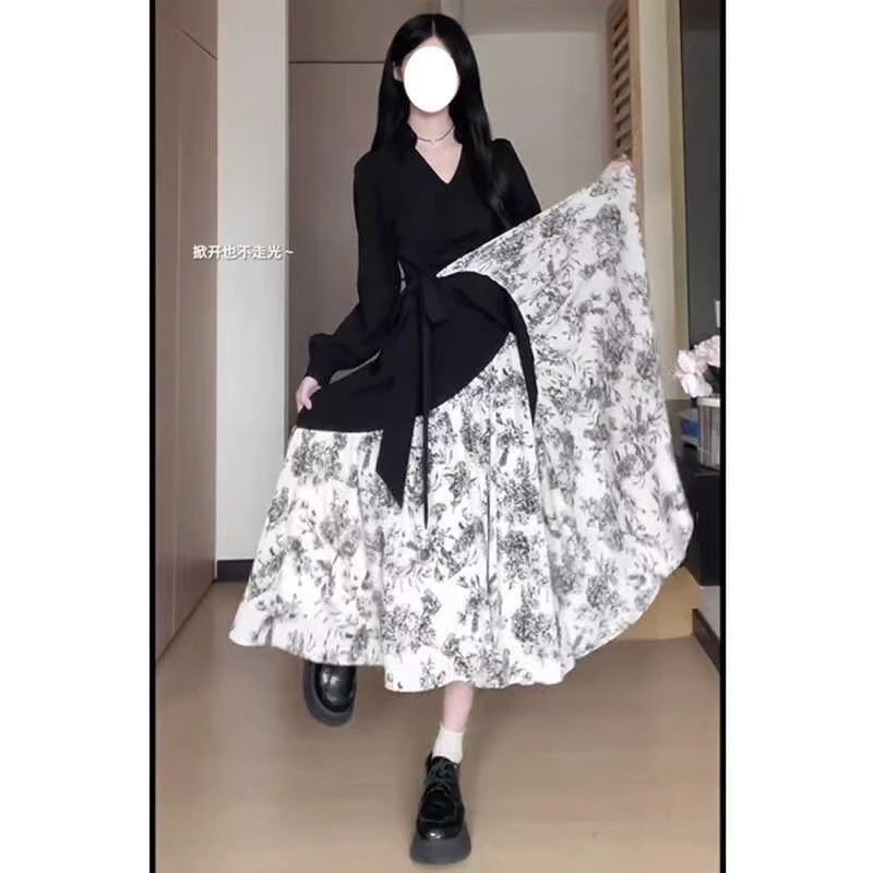 2025新款假两件绝美茶歇A字收腰显瘦拼接设计感V领不规则连衣长裙