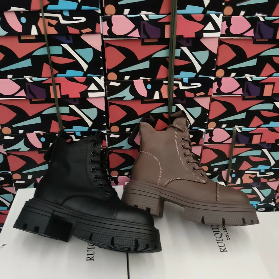 88-093  新款时尚百搭英伦风圆头马丁靴