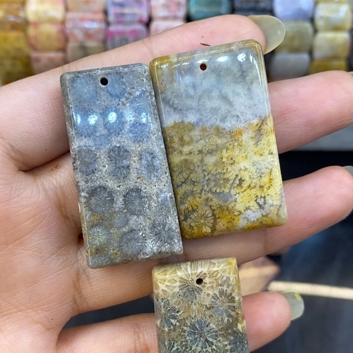 合金颈饰硅化玉吊坠