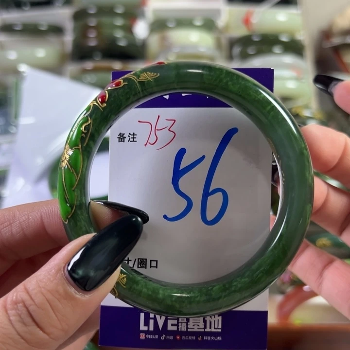 寒****和田玉未镶嵌手镯