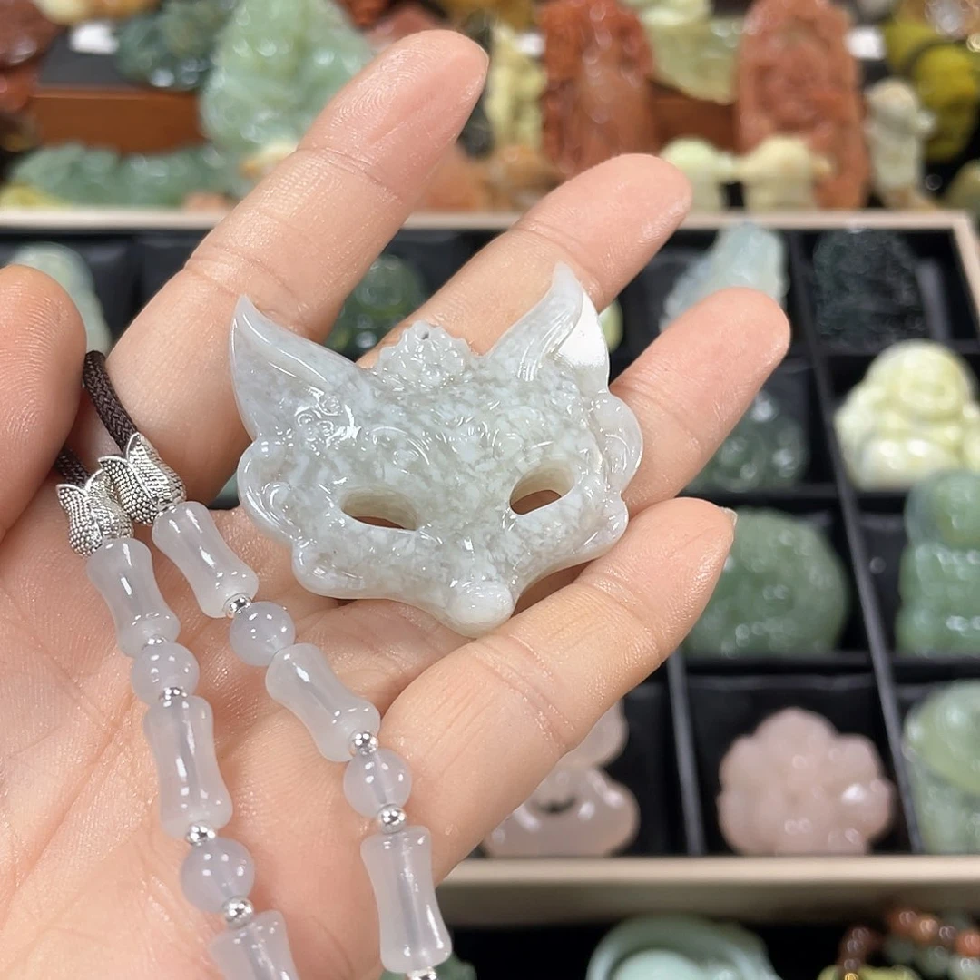 蛇纹石玉颈饰未镶嵌