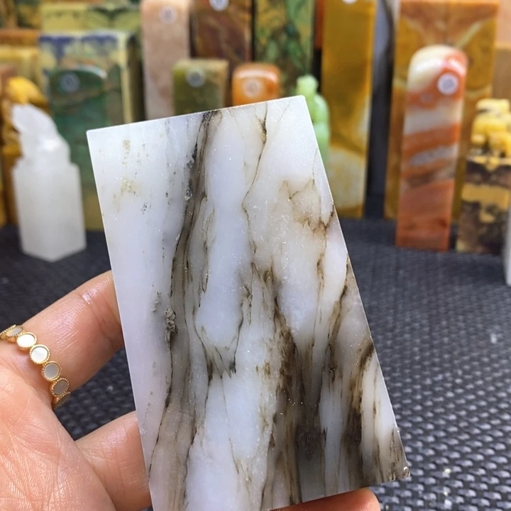 南美石咱****人青田石印章石