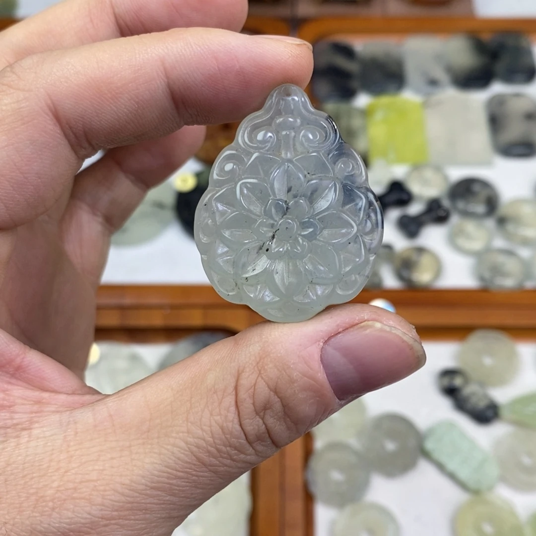 岫玉未镶嵌颈饰岫玉吊坠