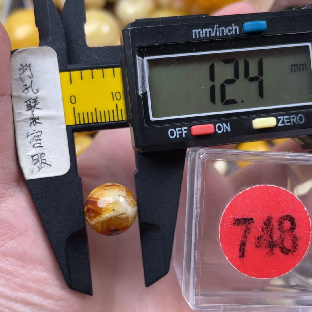 蜜蜡未镶嵌珠宝奇石