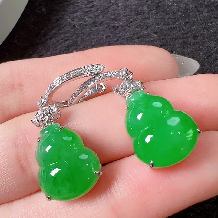 翡翠耳饰18K金镶嵌签收后24小时鉴赏期，过时不退