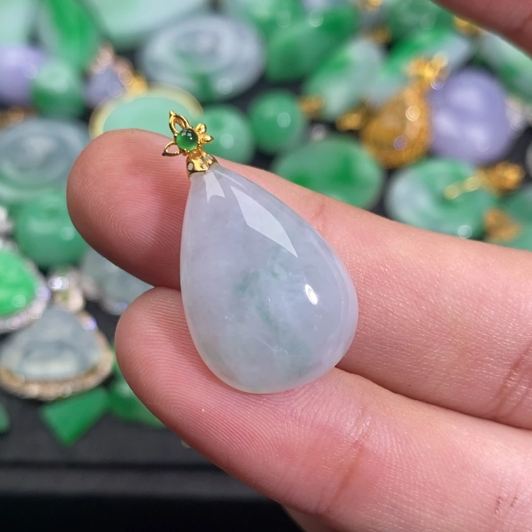 翡翠18K金镶嵌颈饰翡翠