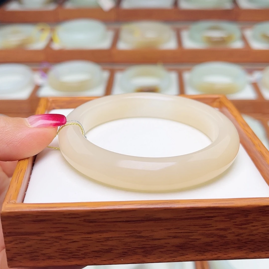 和田玉手镯未镶嵌56.6