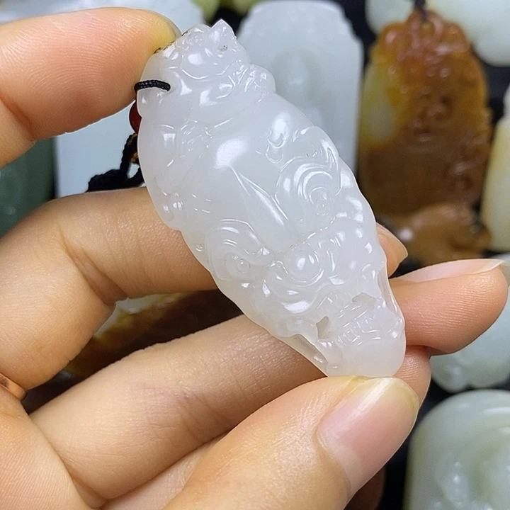 S***N和田玉未镶嵌颈饰