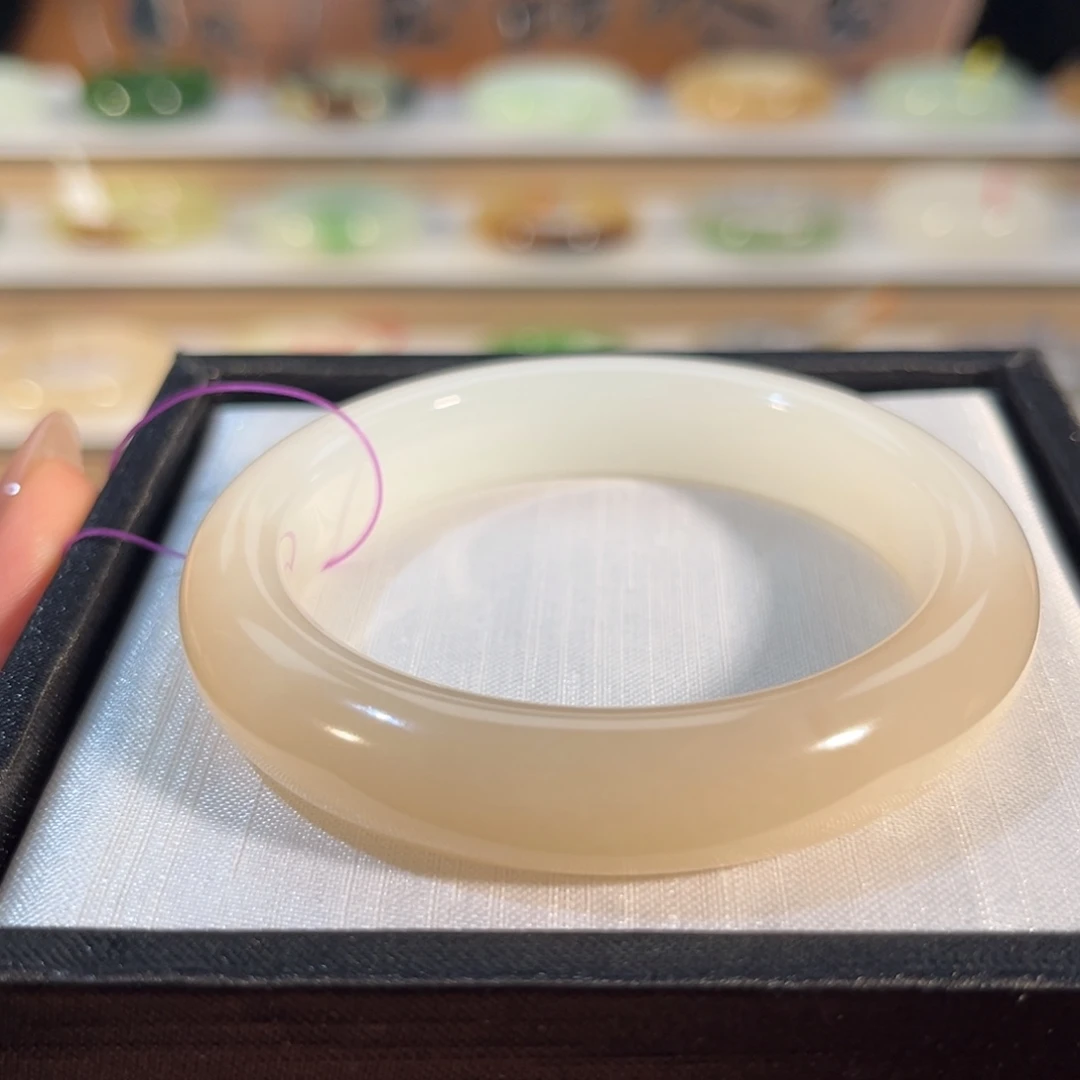 和田玉未镶嵌手镯粉白，细腻无包容53.6