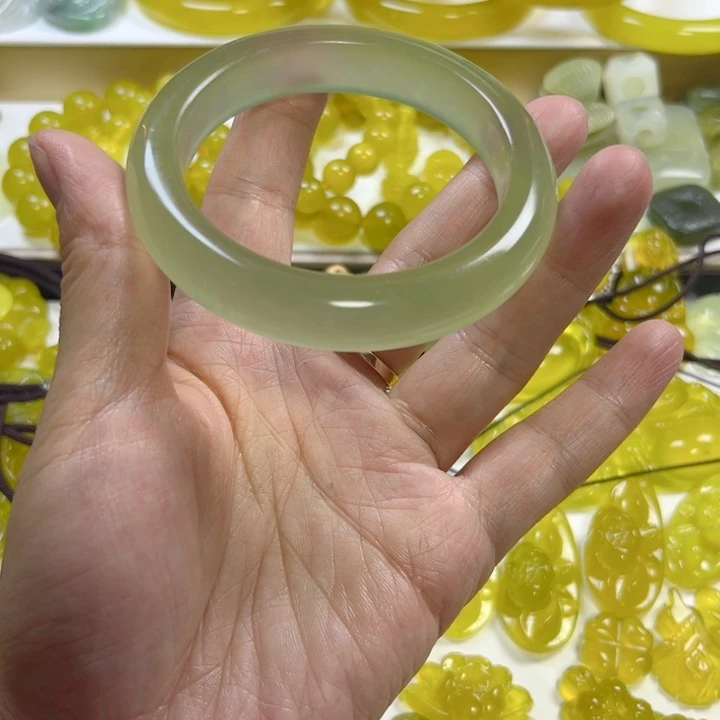 玲***蛇纹石玉未镶嵌颈饰