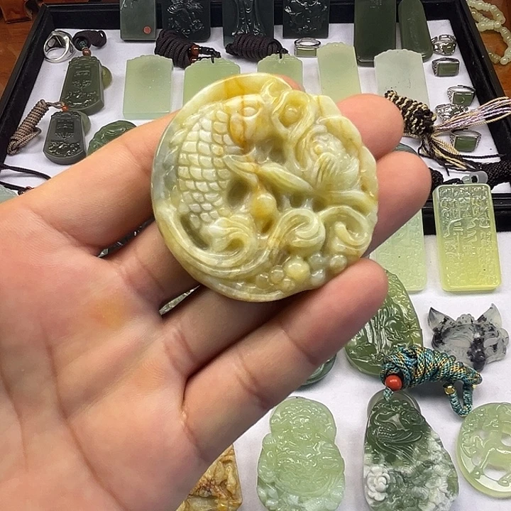 岫玉未镶嵌吊坠(赠链)