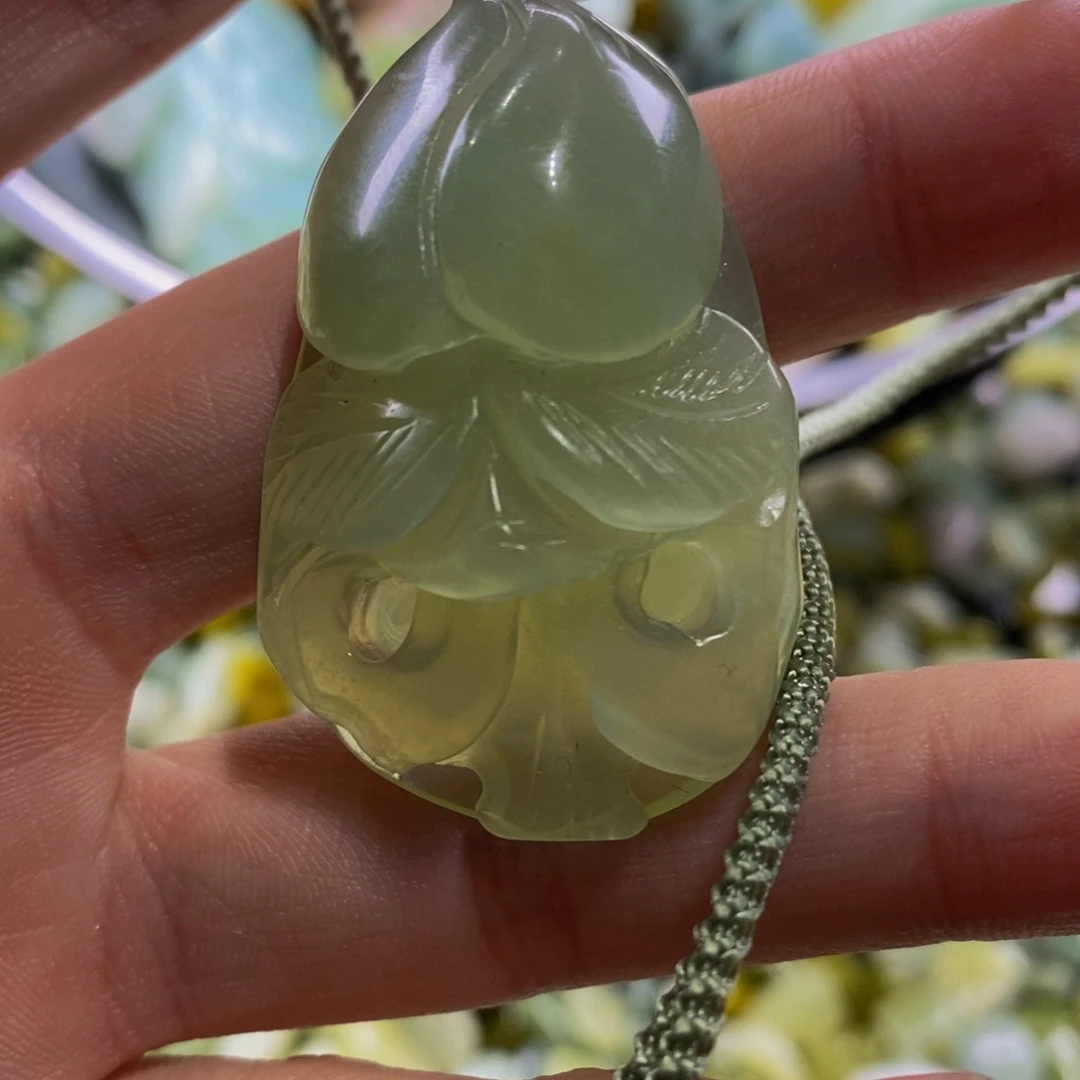 蛇纹石玉吊坠未镶嵌