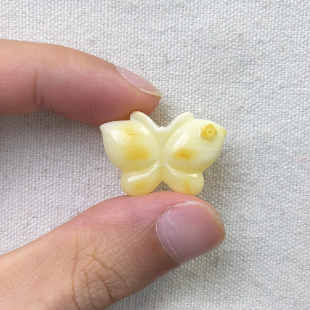 琥珀未镶嵌珠宝奇石蝴蝶