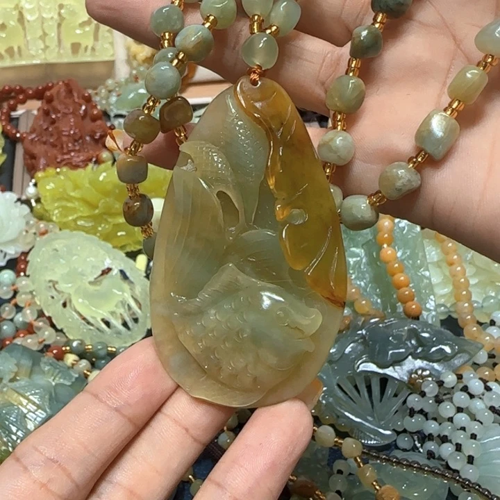 未镶嵌蛇纹石玉吊坠