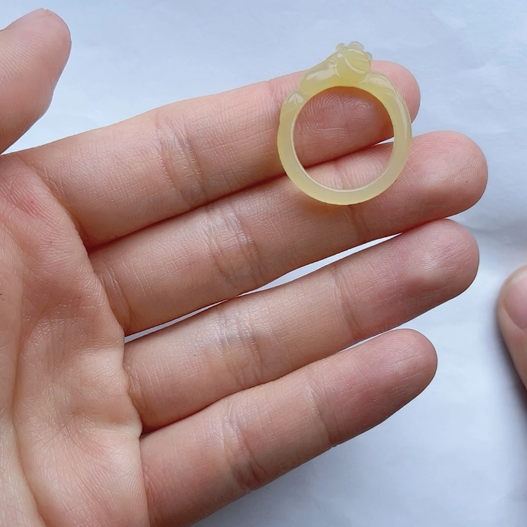 和田玉戒指。k k未镶嵌