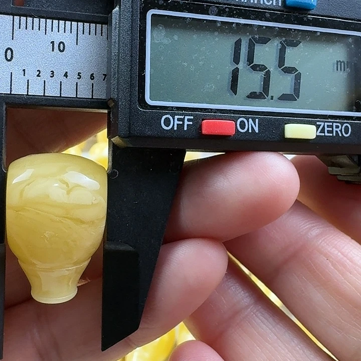 榴***糖蜜蜡未镶嵌裸石17杂