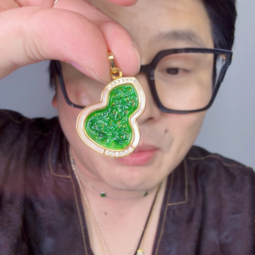 颈饰未镶嵌翡翠一件