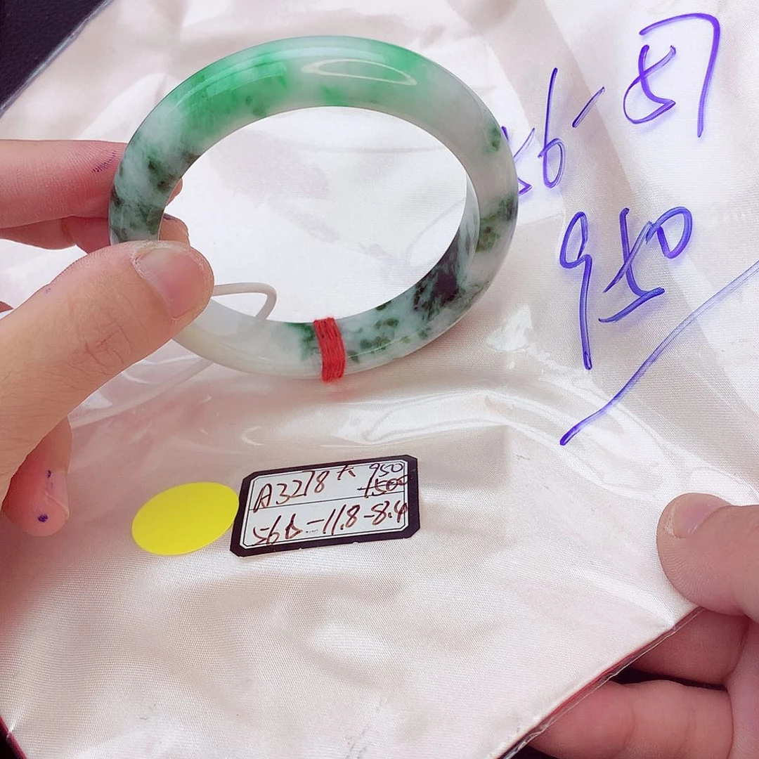 翡翠手镯未镶嵌我