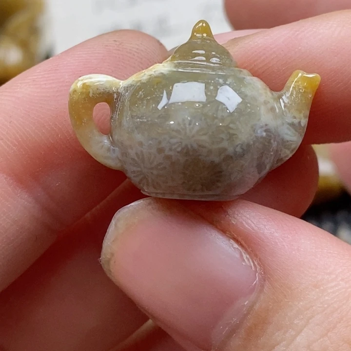 颈饰未镶嵌硅化珊瑚（珊瑚玉）小