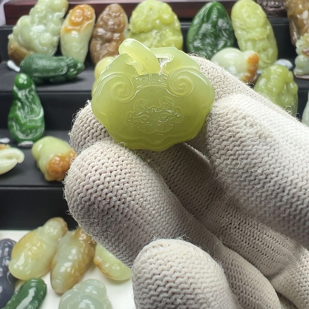 和田玉未镶嵌挂件