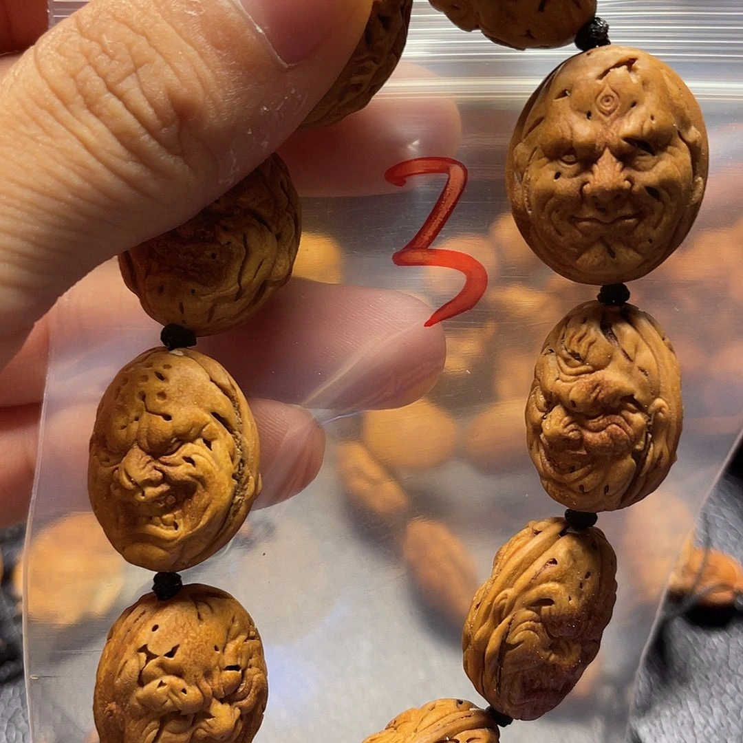 大桃核雕刻瑕疵恶僧