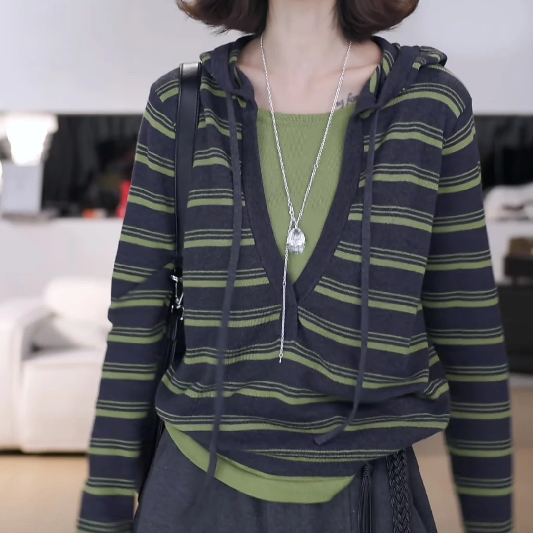 大V领假两件拼接条纹极简风针织帽衫秋季2025新款设计感长袖上衣