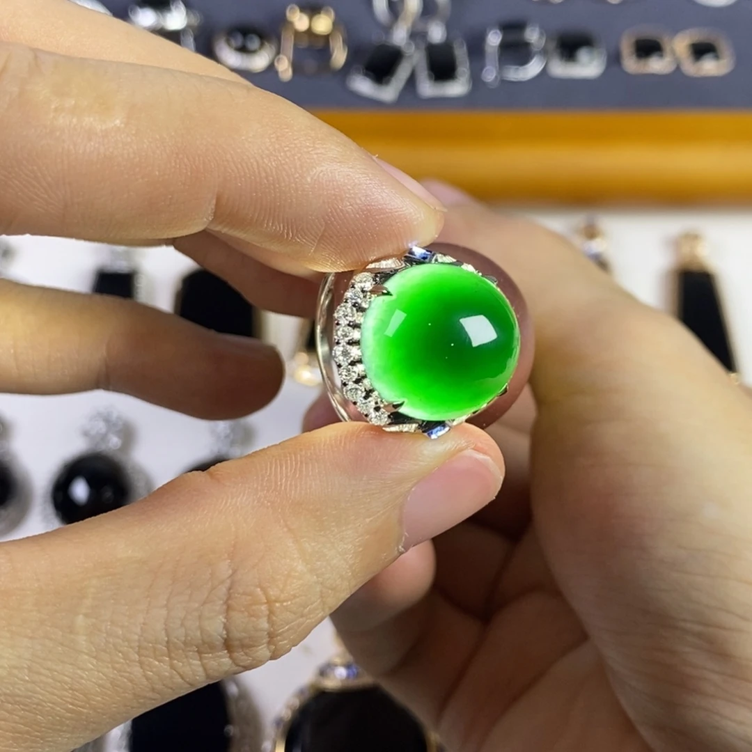 18K金镶嵌戒指翡翠