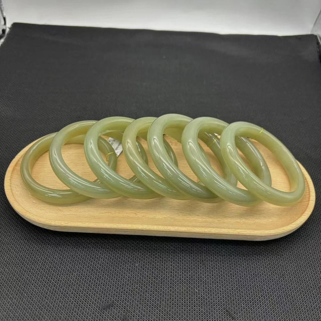 天然和田玉手镯精美时尚气质有瑕款多样性发货其一1