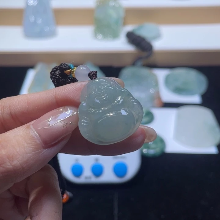翡翠未镶嵌颈饰佛公