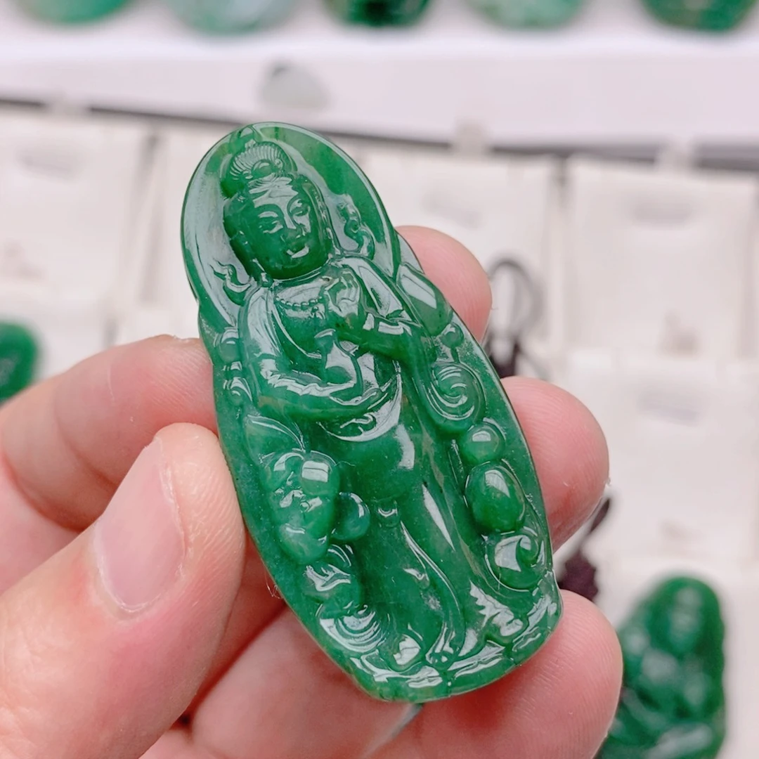独山玉未镶嵌颈饰书**石