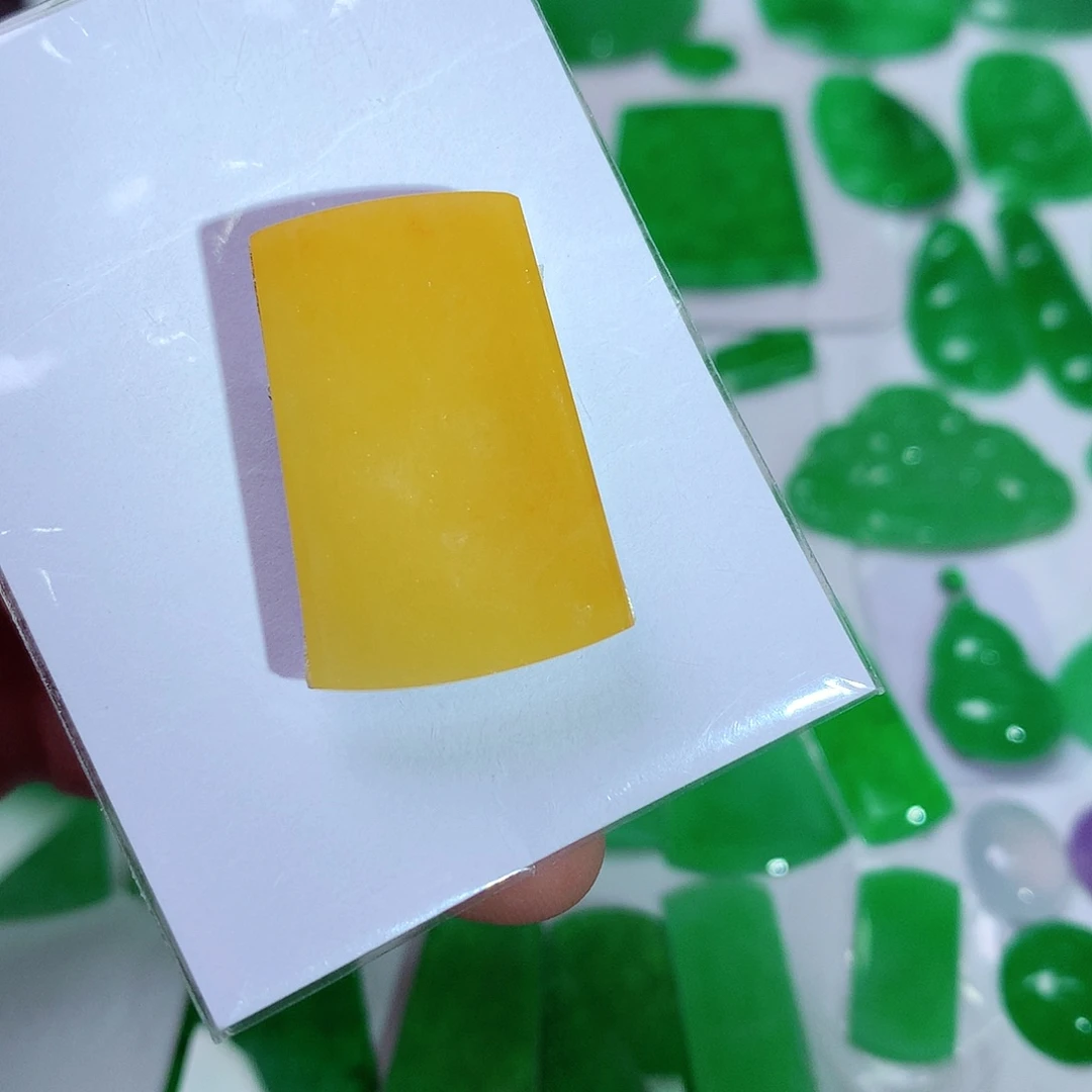 翡翠颈饰未镶嵌天然翡翠