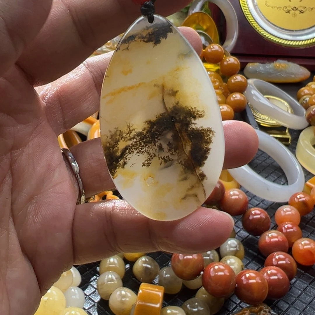 石英质玉未镶嵌颈饰