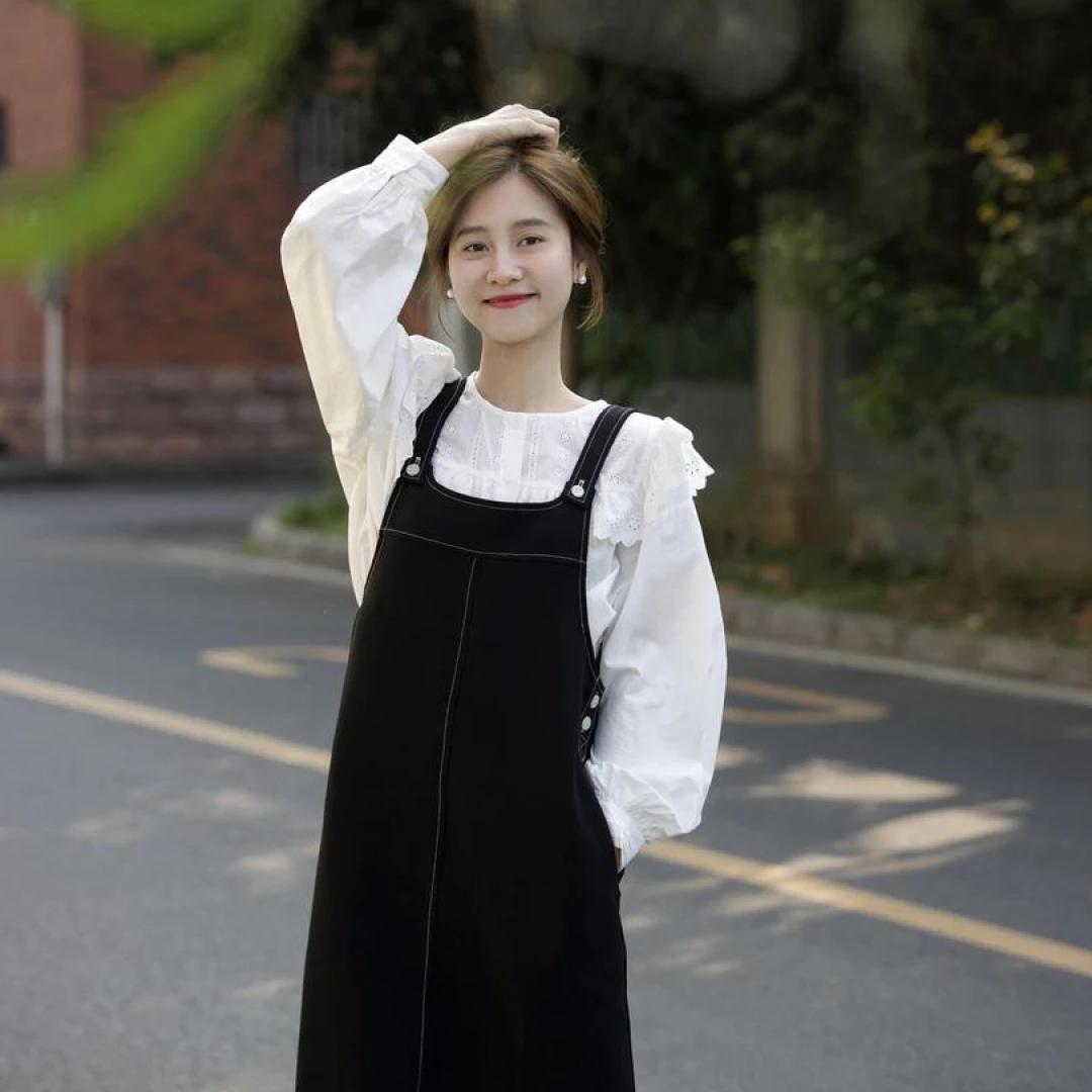 温柔学院风背带裙套装女2025年早春新款减龄少女法式衬衫两件套潮