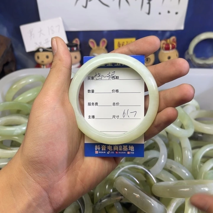 蛇纹石玉手镯未镶嵌热****士