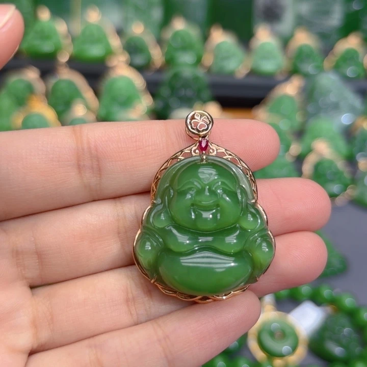 颈饰18K金镶嵌和田玉（碧玉）