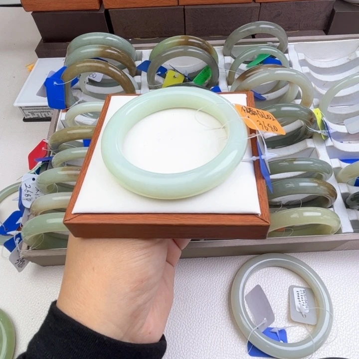 未镶嵌手镯和田玉七月