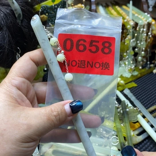 笑***生蛇纹石玉未镶嵌发簪
