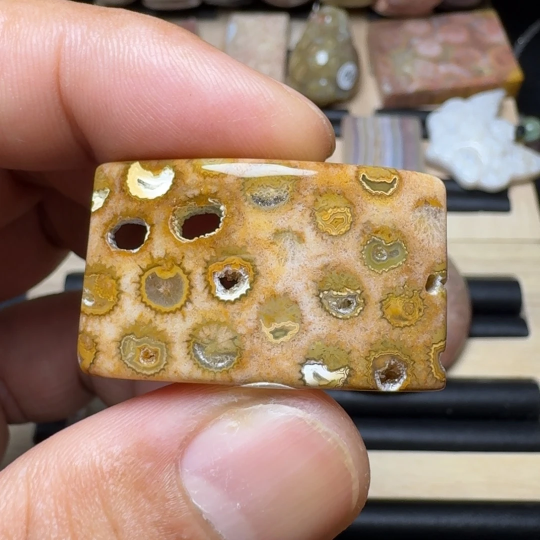未镶嵌纯天然色有机玉石保真色石英质玉