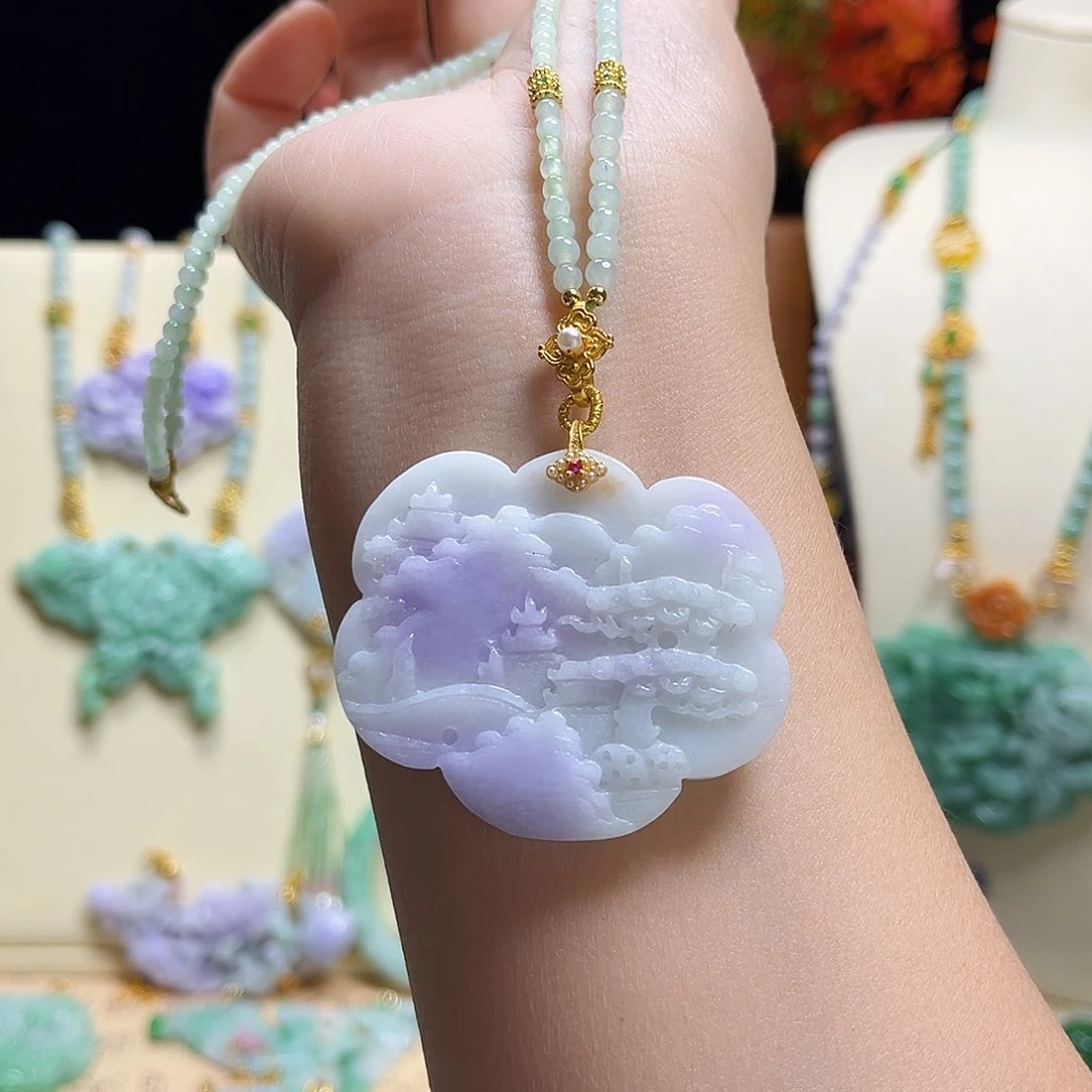 翡翠颈饰未镶嵌山水