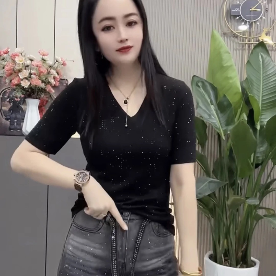 夏季新款女装时尚休闲遮肉显瘦重工V领短袖T恤